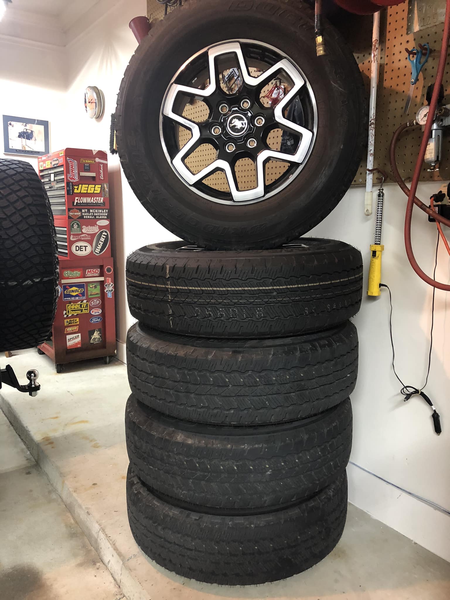 P25570RX18 TiresWheelsTPM.jpg